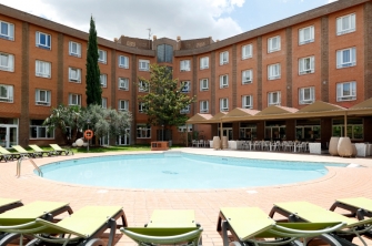 Hotel con piscina en Tortosa