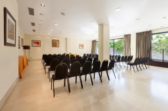Hotel con sala de reuniones en Madrid